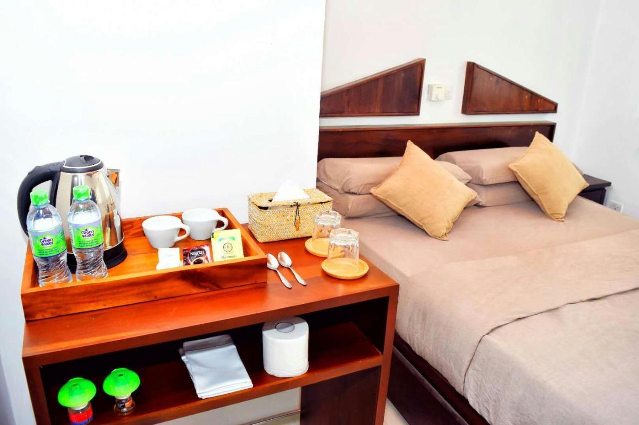 So What Boutique Hotel ネゴンボ エクステリア 写真