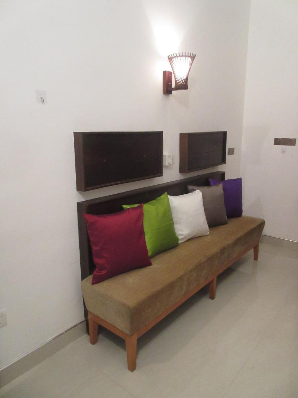So What Boutique Hotel ネゴンボ エクステリア 写真